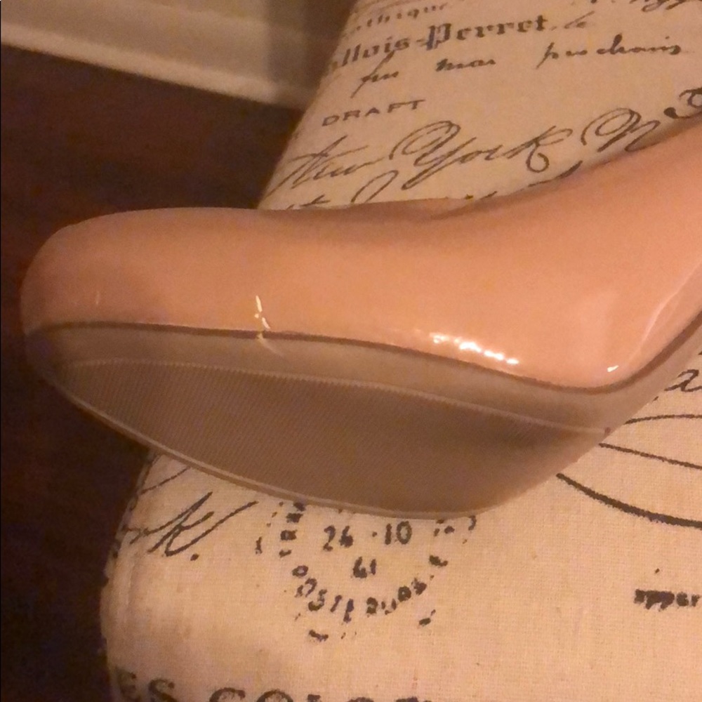 High Heels - Picture 3 of 7